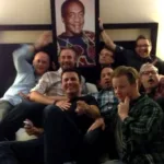 Sviluppatori Blizzard con fotografia incorniciata di Bill Cosby
