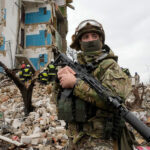 guerra Ucraina, colpito edificio residenziale.